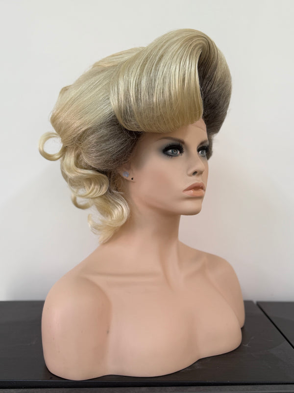 PRE STYLED WIG 31