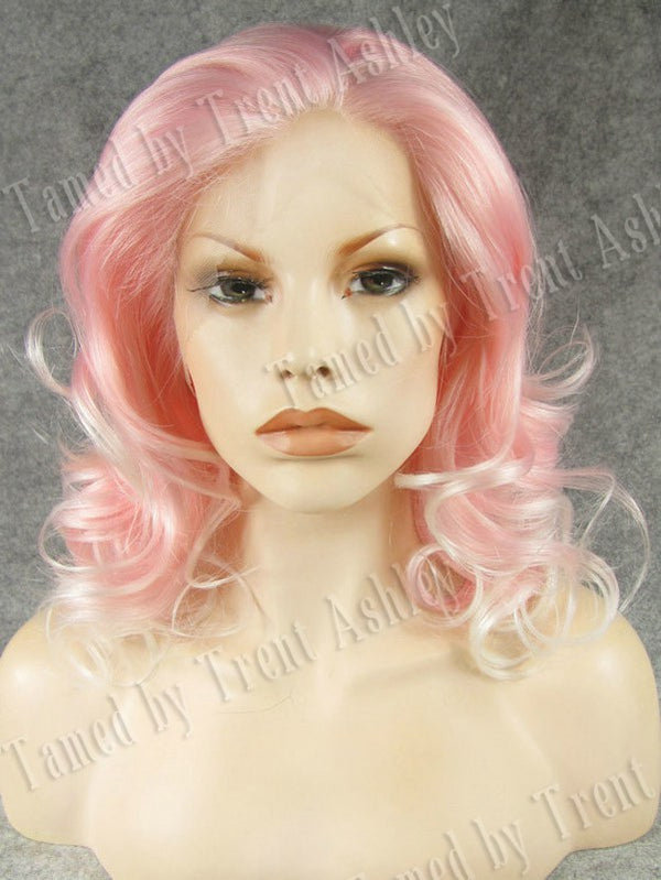 EMILY PINK KISSES - Tamed wigs and makeup