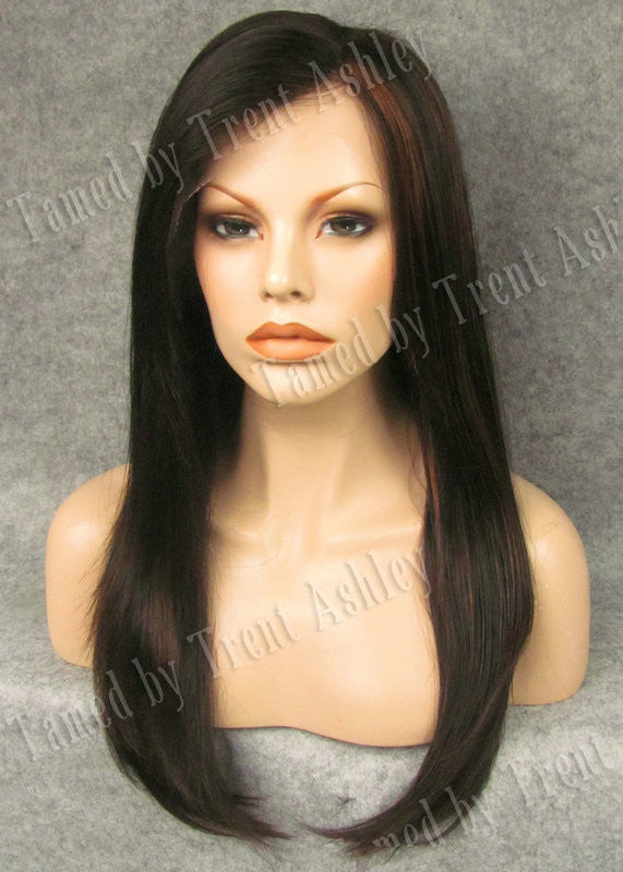 ALYSSA NUTMEG - Tamed wigs and makeup